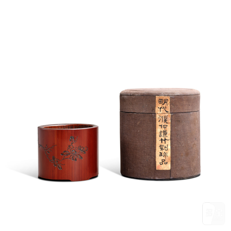 An inscribed banboo 'flower' brush pot, signed Pu Zhongqian, Republican period | 民國 竹雕濮仲謙款花卉圖詩文筆筒 - 图4